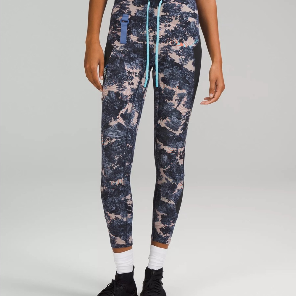 Lululemon 25” Super High Rise Cargo Hiking Tight Size 6 Psychedelic Toile
